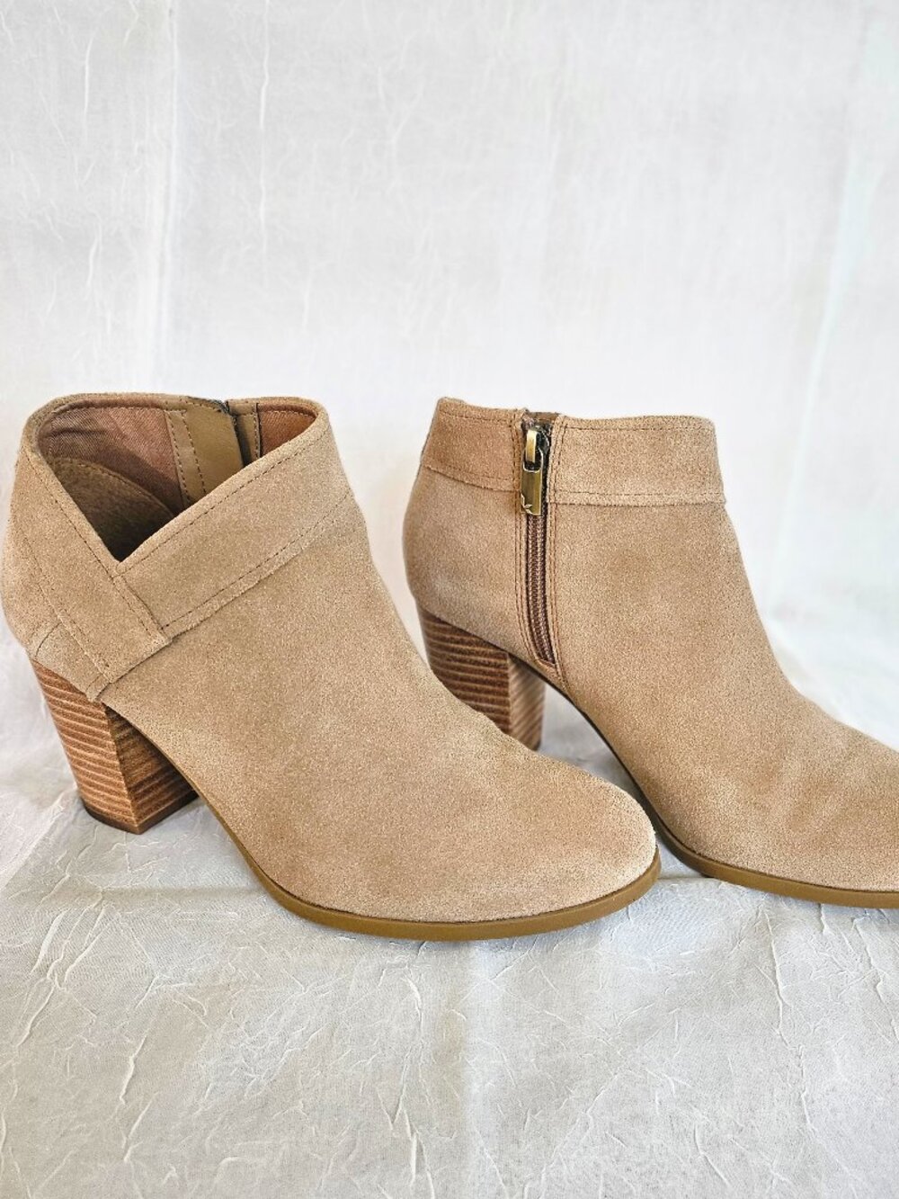 Koolaburra by UGG Amalea Suede Ankle Booties Size 8.5, Tan Suede